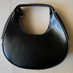 1 black adjustable handle to make shorter or longer. Thank you, sparkly hand bag